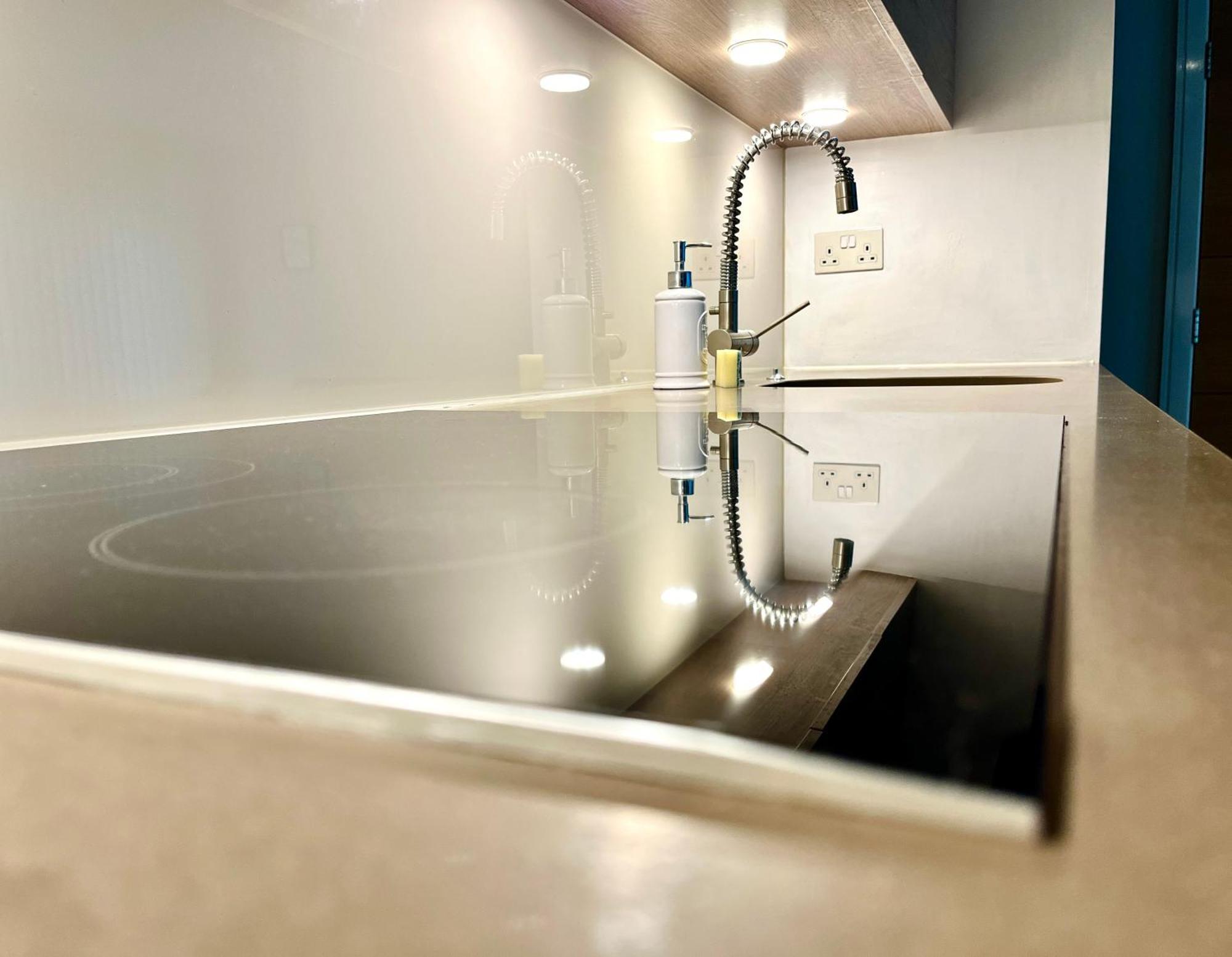 Aquarius At St. George Wharf Apartman London Kültér fotó