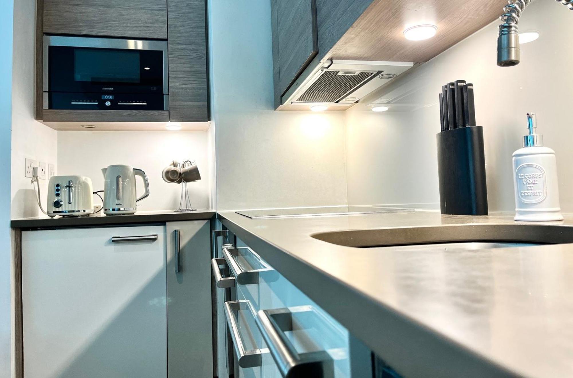 Aquarius At St. George Wharf Apartman London Kültér fotó